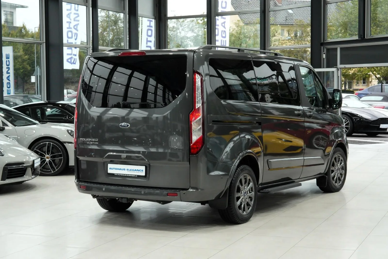 2021 Ford Tourneo Custom Titanium X, 2/30