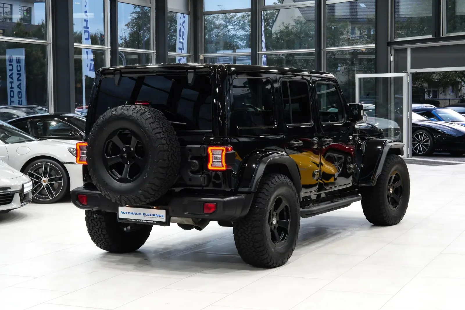 2021 Jeep Wrangler Unlimited Sahara, 2/28