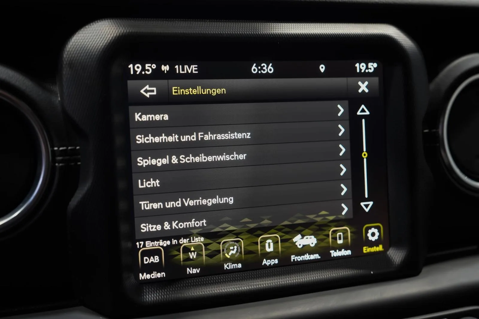 2021 Jeep Wrangler Unlimited Sahara, 23/28