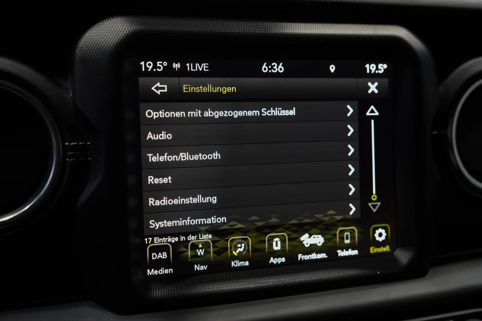 2021 Jeep Wrangler Unlimited Sahara, 24/28