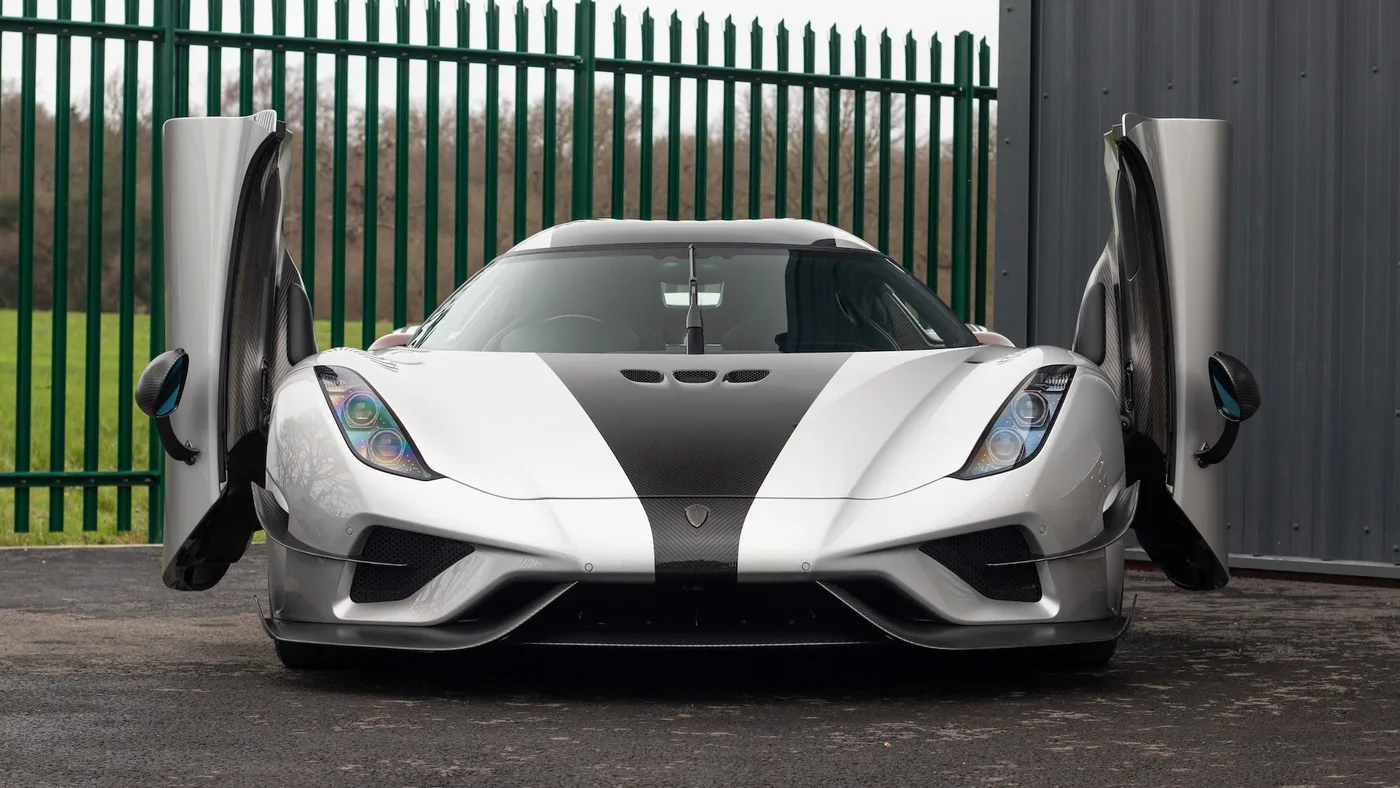 2021 Koenigsegg Regera proposée par un concessionnaire spécialisé à Sunningdale, Royaume-Uni, photo 7 sur 10