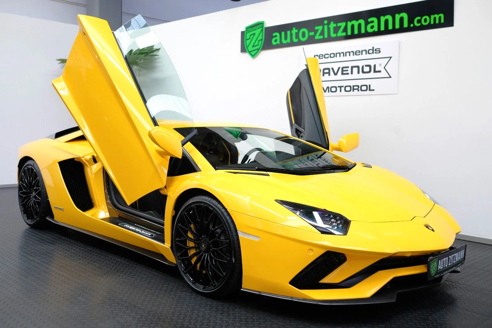 2021 Lamborghini Aventador S angeboten von einem Supersportwagenhändler in Nürnberg, Deutschland, Hauptfoto