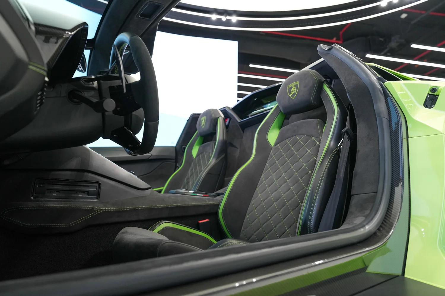 2021 Lamborghini Aventador S Roadster, 13/20