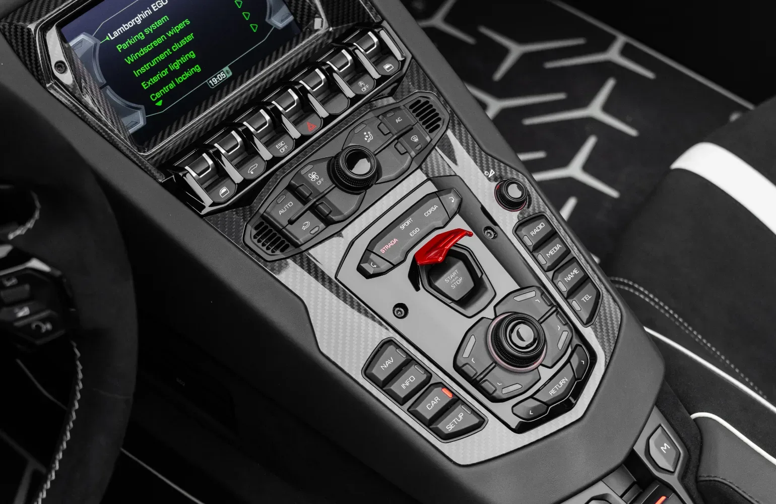 2021 Lamborghini Aventador SVJ Roadster, 11/30