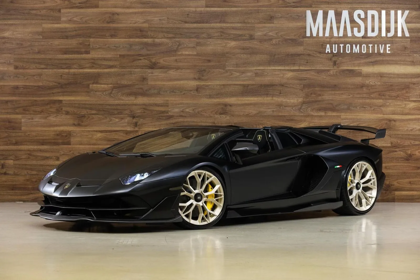 2021 Lamborghini Aventador SVJ Roadster Novitec proposée par un concessionnaire spécialisé à Werkendam, Pays-Bas, photo principale