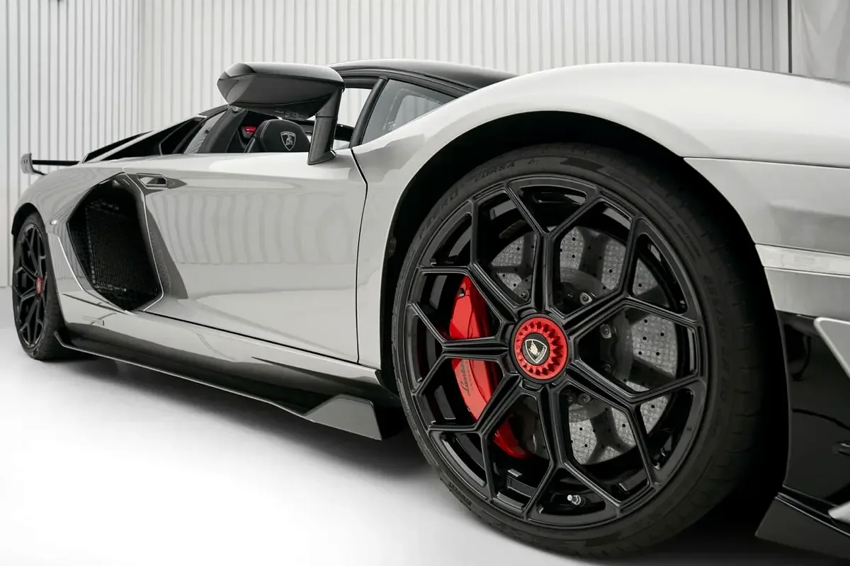 2021 Lamborghini Aventador SVJ Roadster, 9/15