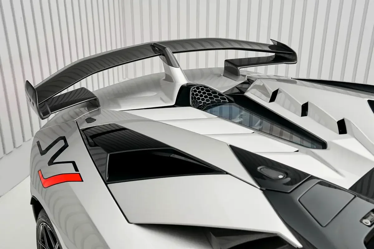 2021 Lamborghini Aventador SVJ Roadster, 10/15