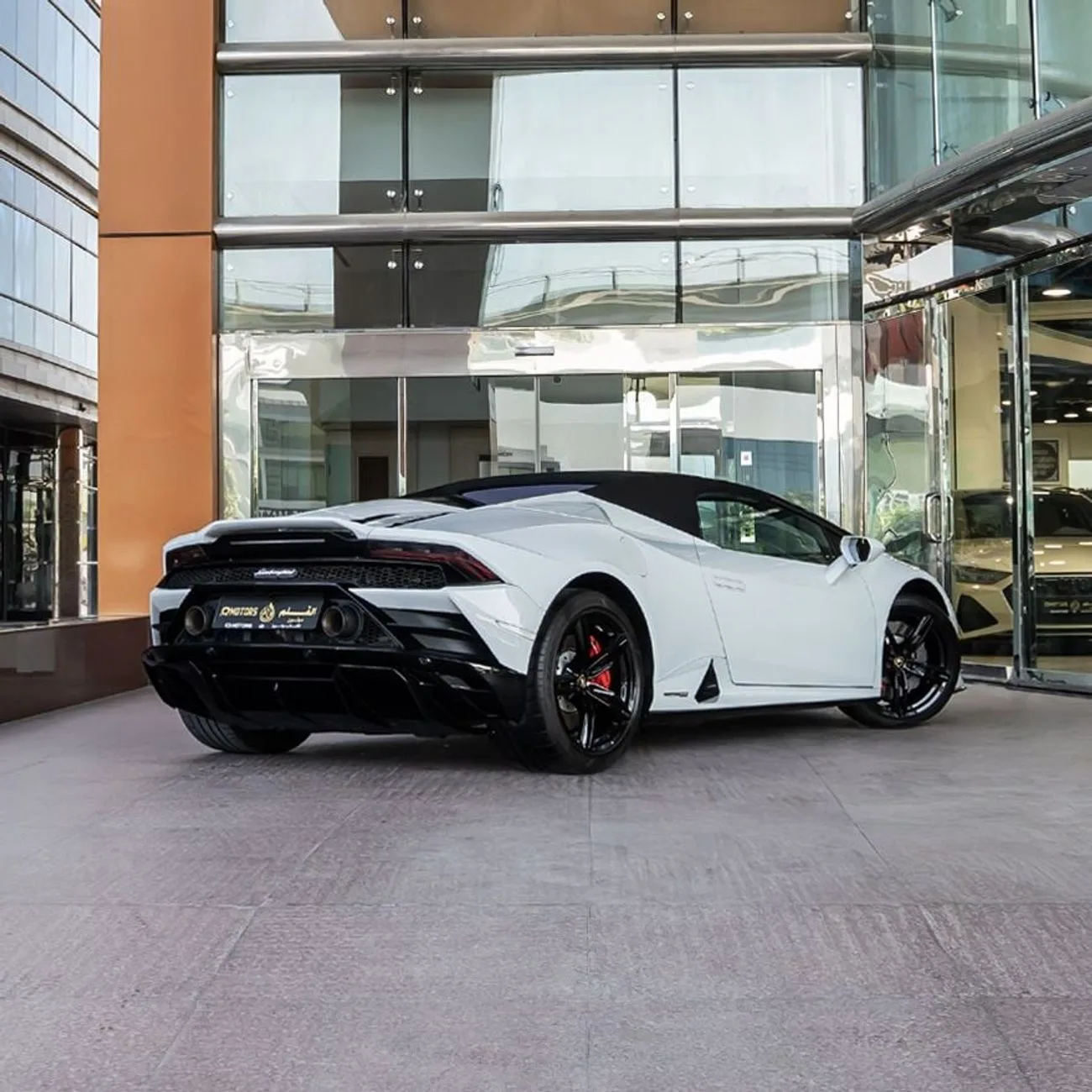 2021 Lamborghini Huracán EVO Spyder angeboten von einem Fachhändler in Dubai, Vereinigte Arabische Emirate, Foto 2 von 20