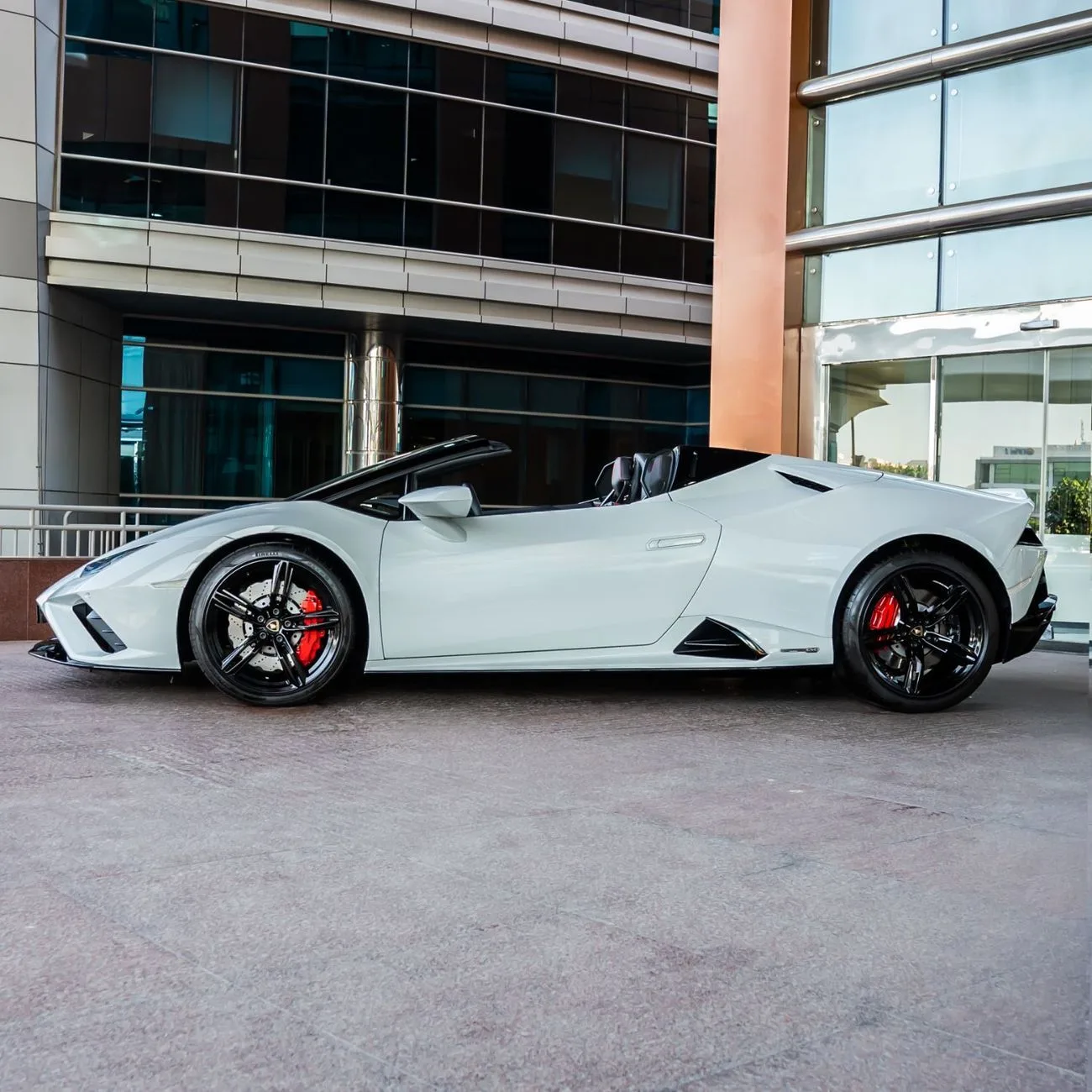 2021 Lamborghini Huracán EVO Spyder angeboten von einem Fachhändler in Dubai, Vereinigte Arabische Emirate, Foto 5 von 20