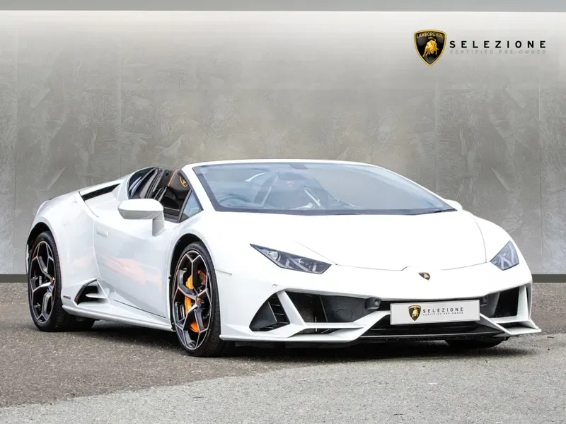 2021 Lamborghini Huracán EVO Spyder en un concesionario especializado de Manchester, Reino Unido, foto principal