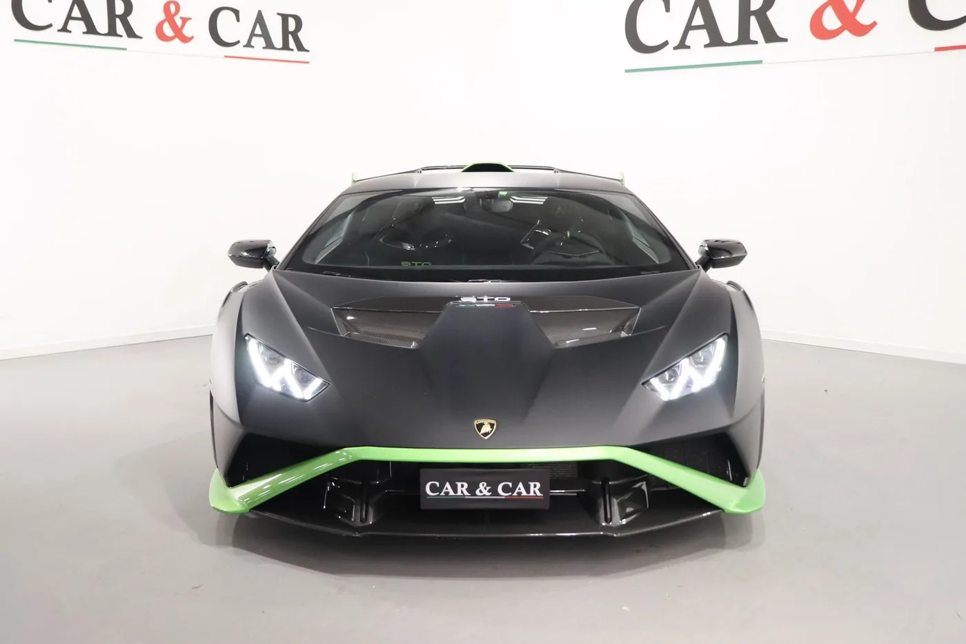 2021 Lamborghini Huracán STO offered by a supercar dealer in Zibido San Giacomo, Italy, photo 3 of 24