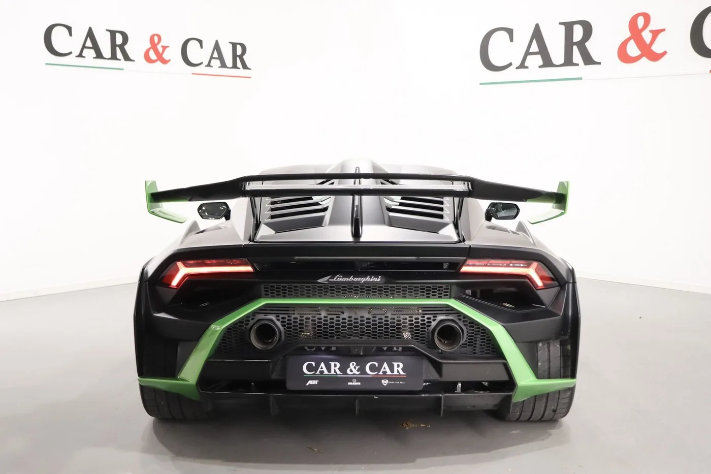 2021 Lamborghini Huracán STO offered by a supercar dealer in Zibido San Giacomo, Italy, photo 4 of 24
