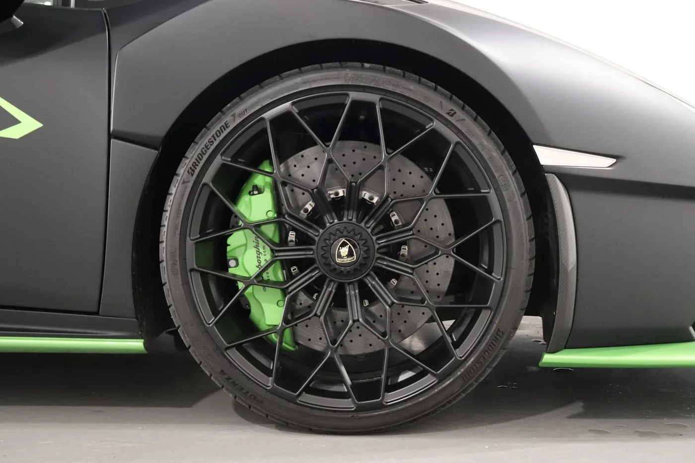 2021 Lamborghini Huracán STO offered by a supercar dealer in Zibido San Giacomo, Italy, photo 7 of 24