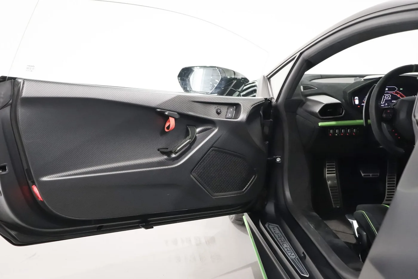 2021 Lamborghini Huracán STO offered by a supercar dealer in Zibido San Giacomo, Italy, photo 15 of 24