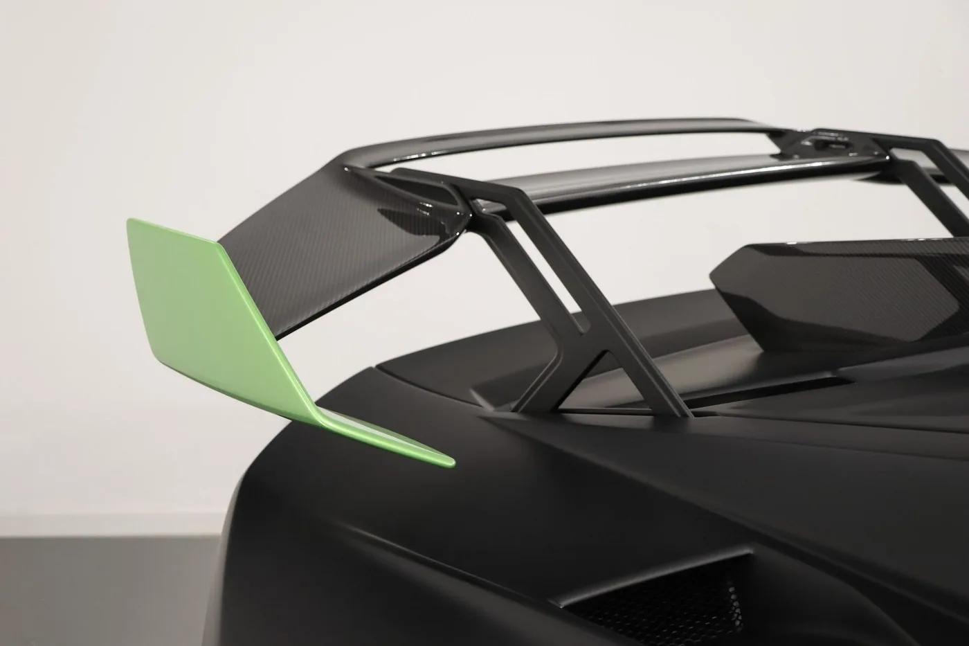 2021 Lamborghini Huracán STO offered by a supercar dealer in Zibido San Giacomo, Italy, photo 23 of 24