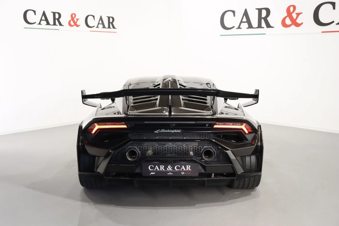2021 Lamborghini Huracán STO proposée par un spécialiste de la supercar à Zibido San Giacomo, Italie, photo 4 sur 25