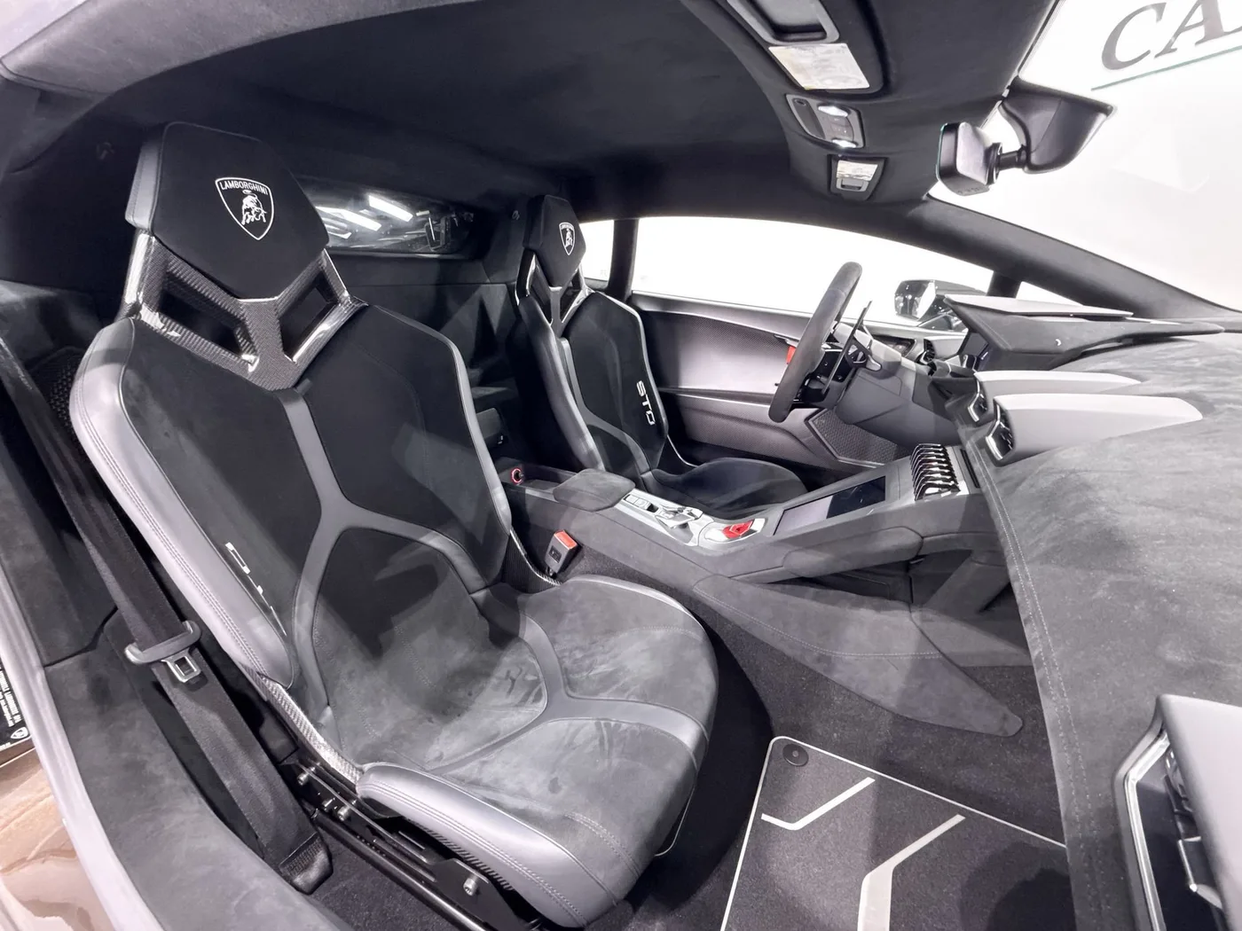 2021 Lamborghini Huracán STO proposée par un spécialiste de la supercar à Zibido San Giacomo, Italie, photo 13 sur 25