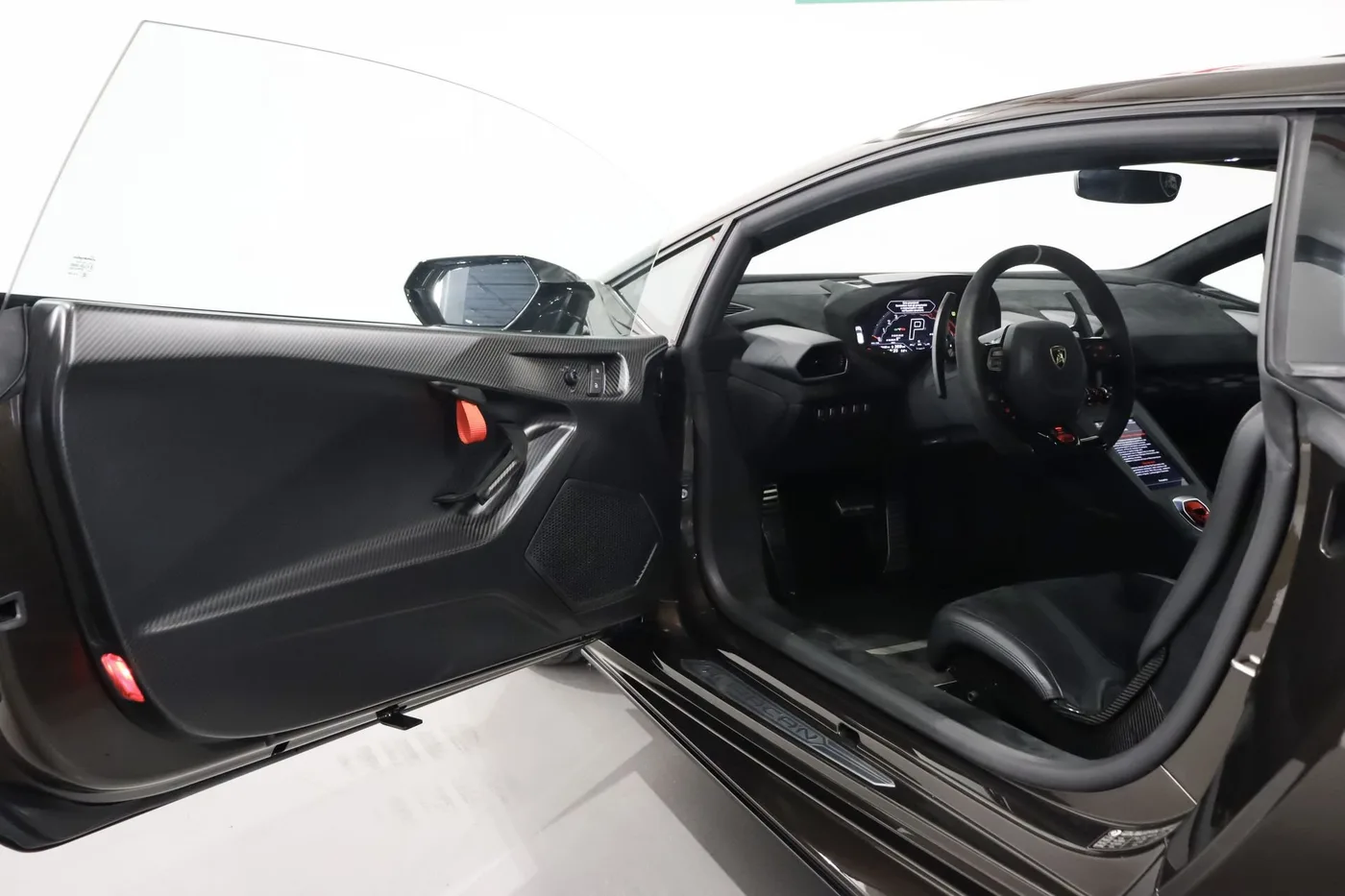 2021 Lamborghini Huracán STO proposée par un spécialiste de la supercar à Zibido San Giacomo, Italie, photo 19 sur 25