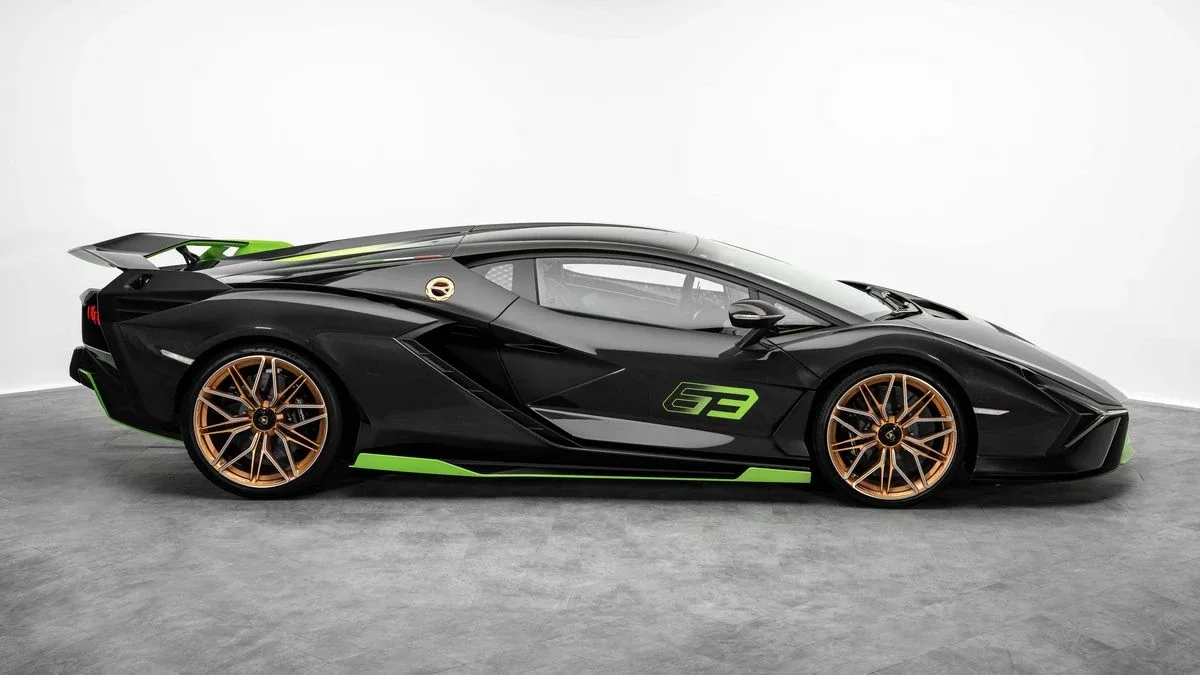 2021 Lamborghini Sián FKP 37 offered by a specialist dealer in Dubai, United Arab Emirates, photo 5 of 25
