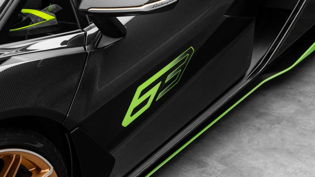 2021 Lamborghini Sián FKP 37 offered by a specialist dealer in Dubai, United Arab Emirates, photo 9 of 25