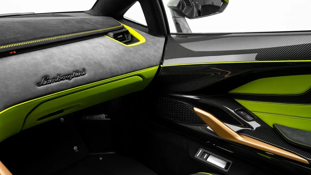 2021 Lamborghini Sián FKP 37 offered by a specialist dealer in Dubai, United Arab Emirates, photo 19 of 25