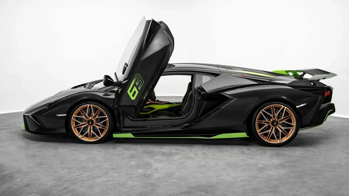 2021 Lamborghini Sián FKP 37 offered by a specialist dealer in Dubai, United Arab Emirates, photo 23 of 25