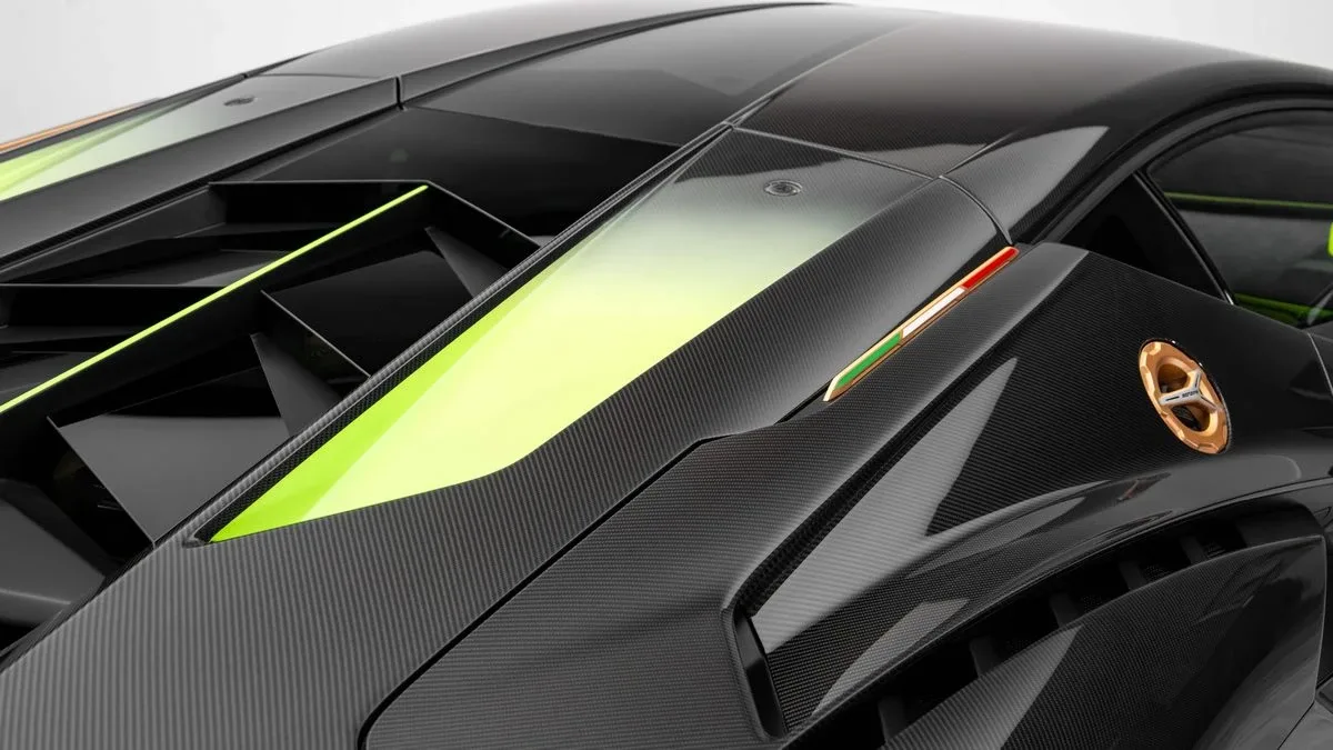 2021 Lamborghini Sián FKP 37 offered by a specialist dealer in Dubai, United Arab Emirates, photo 25 of 25