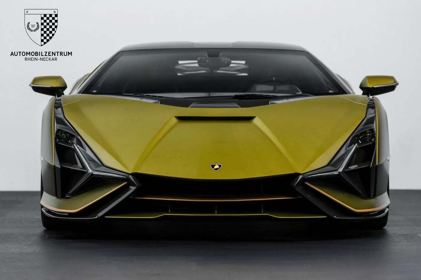 2021 Lamborghini Sián FKP 37 offered by a supercar dealer in Viernheim, Germany, photo 2 of 25
