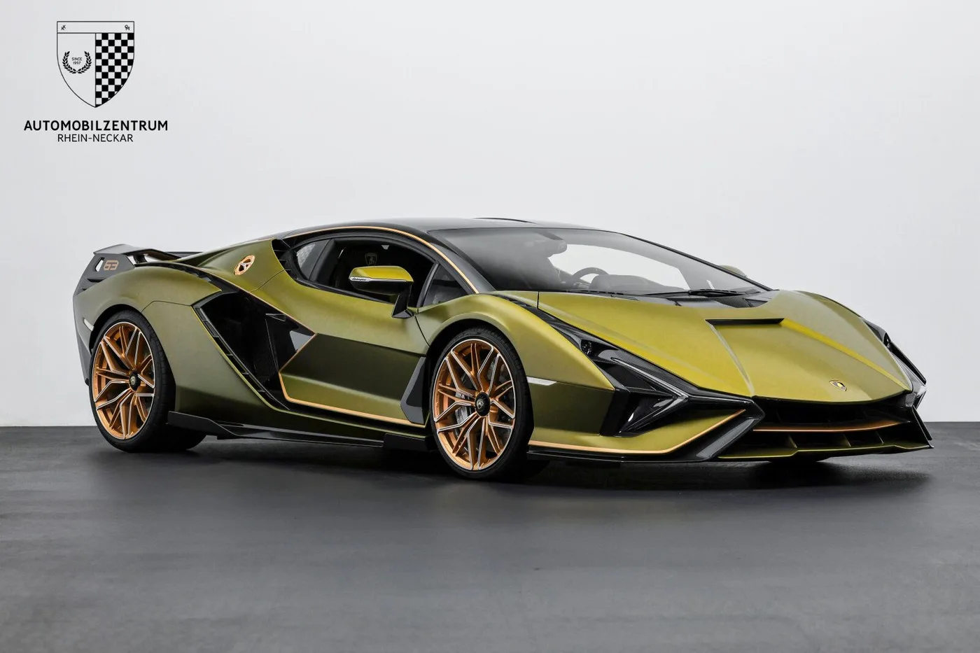 2021 Lamborghini Sián FKP 37 offered by a supercar dealer in Viernheim, Germany, photo 4 of 25