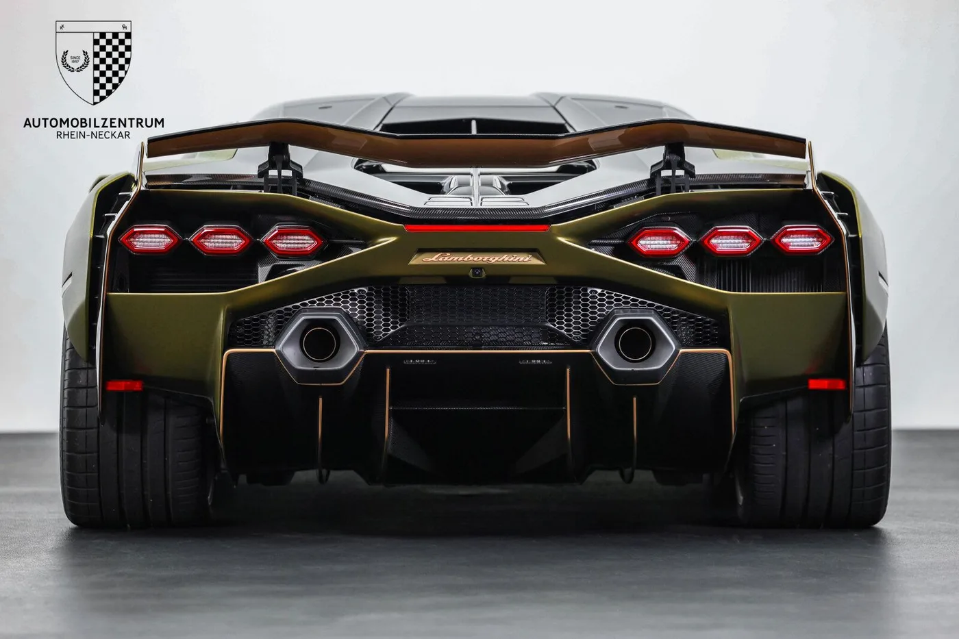 2021 Lamborghini Sián FKP 37 offered by a supercar dealer in Viernheim, Germany, photo 8 of 25