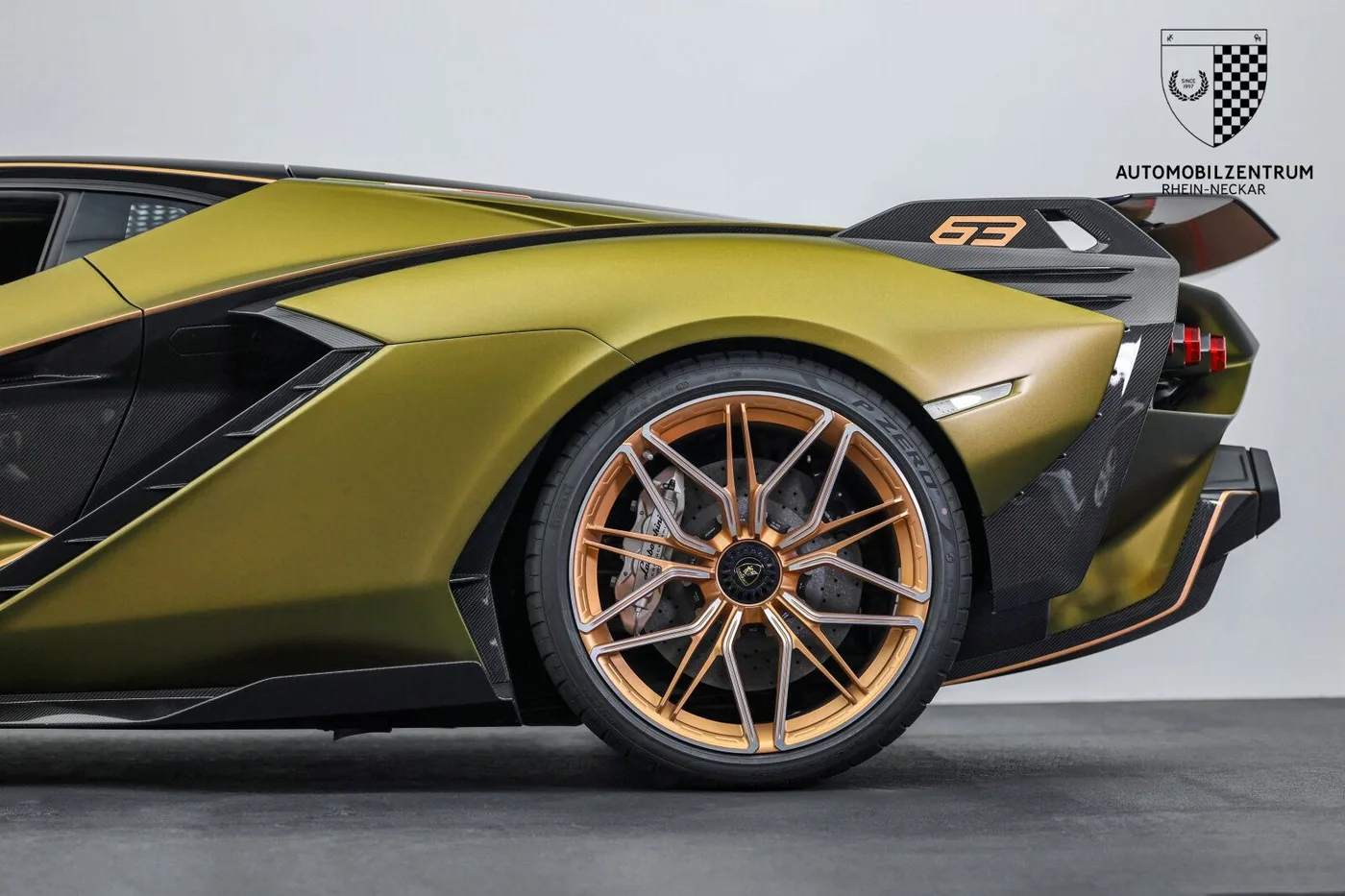 2021 Lamborghini Sián FKP 37 offered by a supercar dealer in Viernheim, Germany, photo 12 of 25