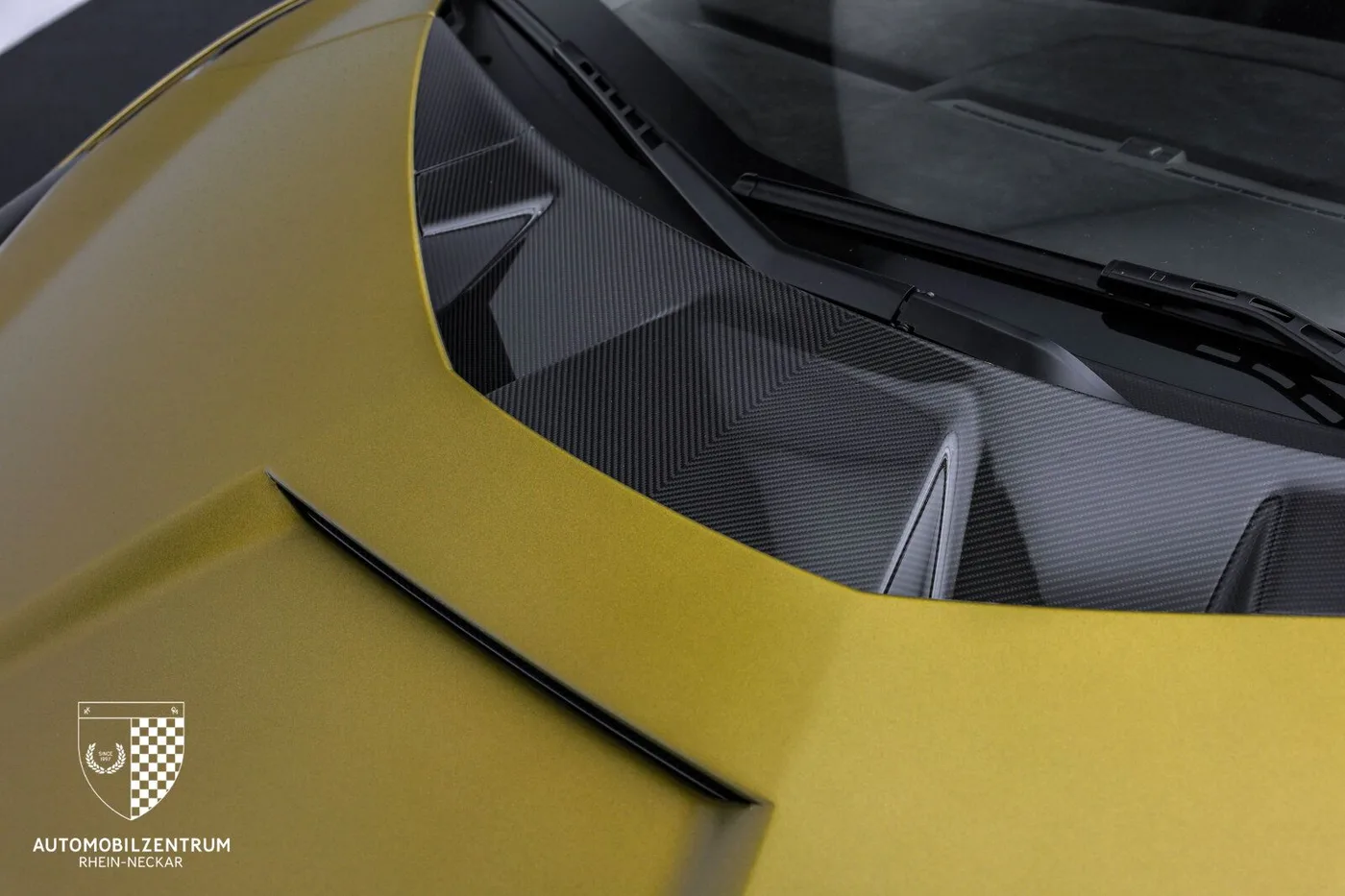 2021 Lamborghini Sián FKP 37 offered by a supercar dealer in Viernheim, Germany, photo 14 of 25