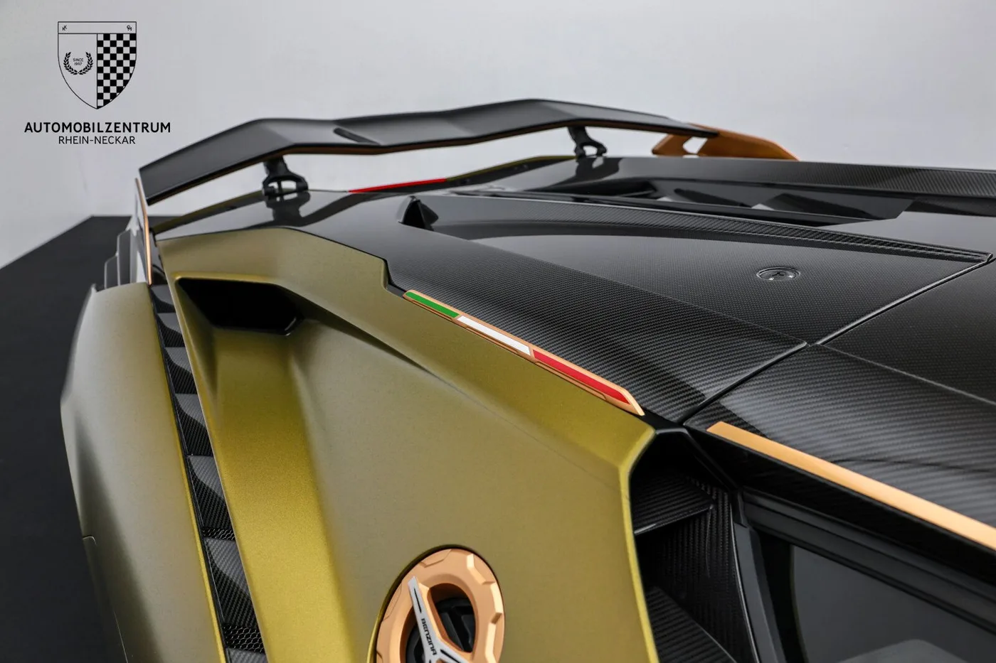 2021 Lamborghini Sián FKP 37 offered by a supercar dealer in Viernheim, Germany, photo 15 of 25