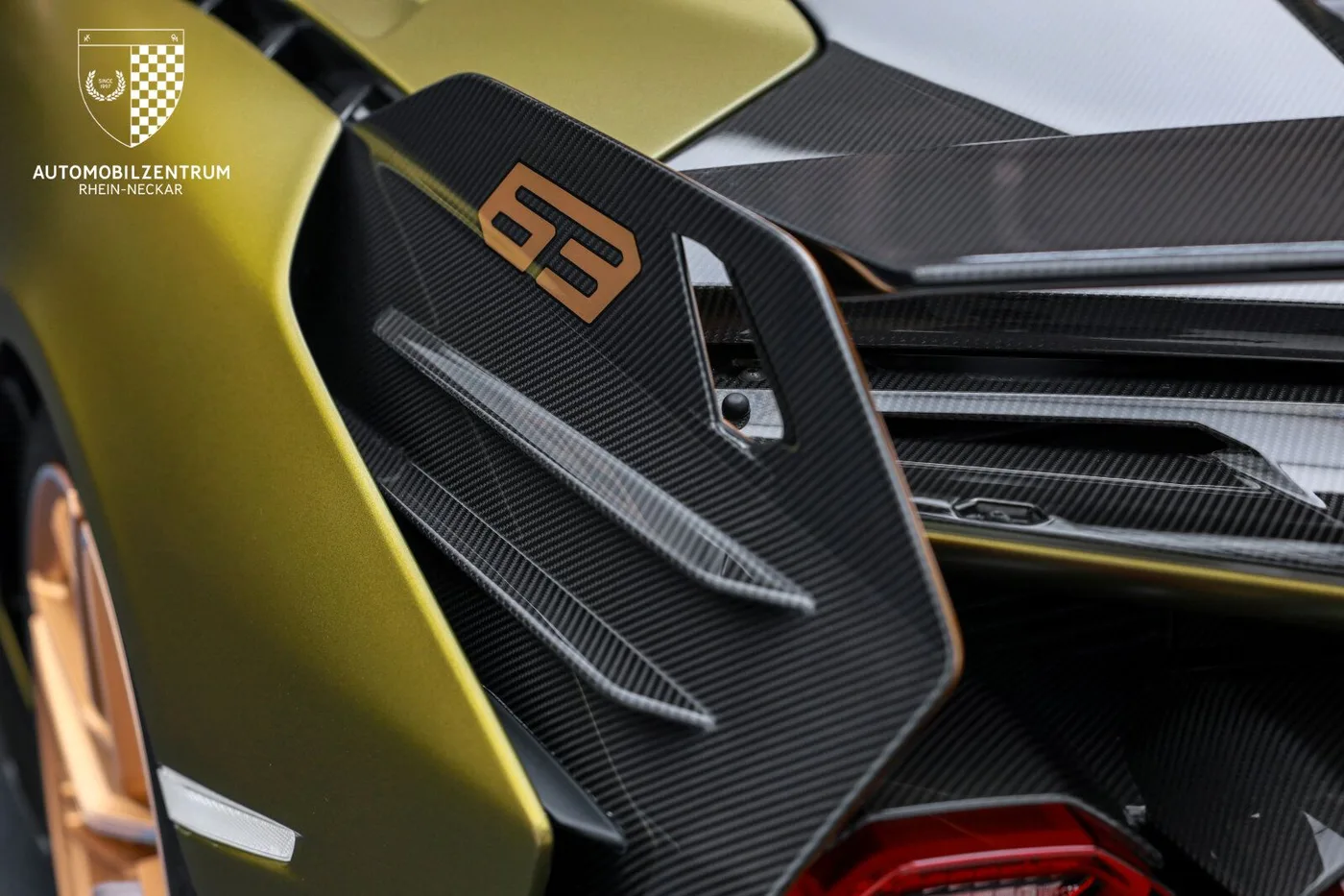 2021 Lamborghini Sián FKP 37 offered by a supercar dealer in Viernheim, Germany, photo 18 of 25