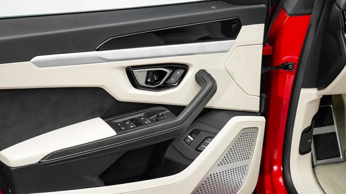 2021 Lamborghini Urus proposée par un concessionnaire spécialisé à Dubai, Émirats arabes unis, photo 9 sur 25
