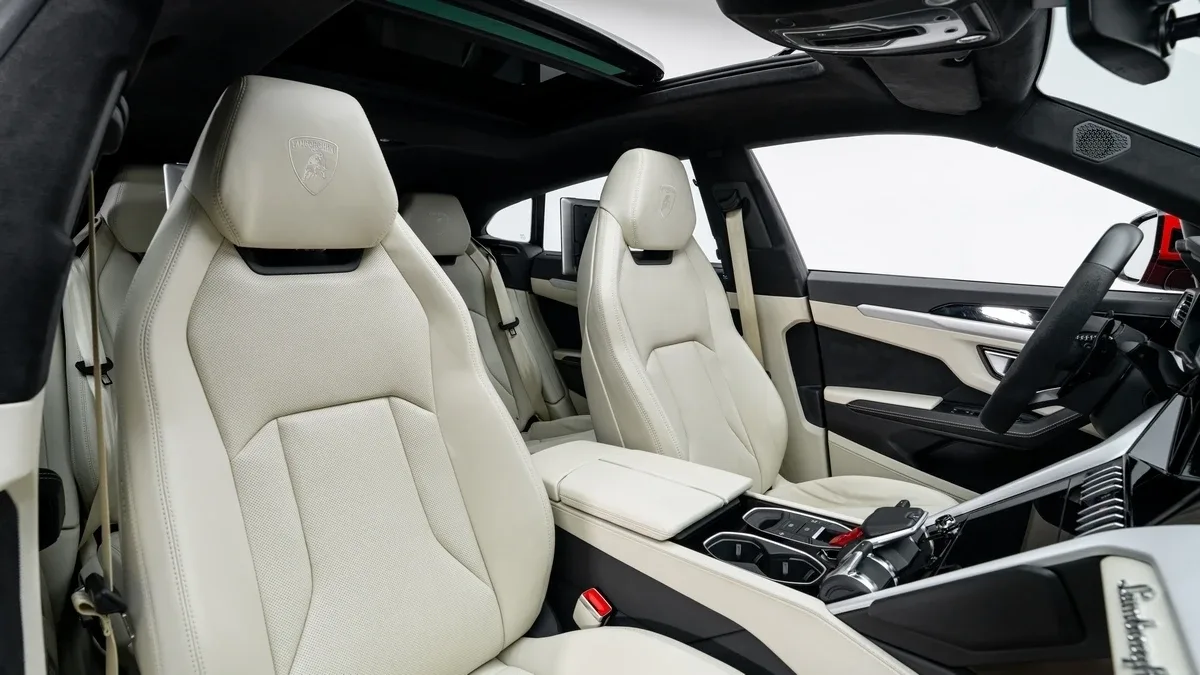 2021 Lamborghini Urus proposée par un concessionnaire spécialisé à Dubai, Émirats arabes unis, photo 18 sur 25