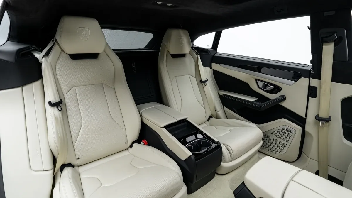 2021 Lamborghini Urus proposée par un concessionnaire spécialisé à Dubai, Émirats arabes unis, photo 22 sur 25