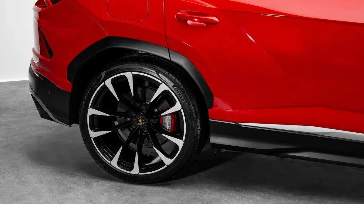 2021 Lamborghini Urus proposée par un concessionnaire spécialisé à Dubai, Émirats arabes unis, photo 24 sur 25