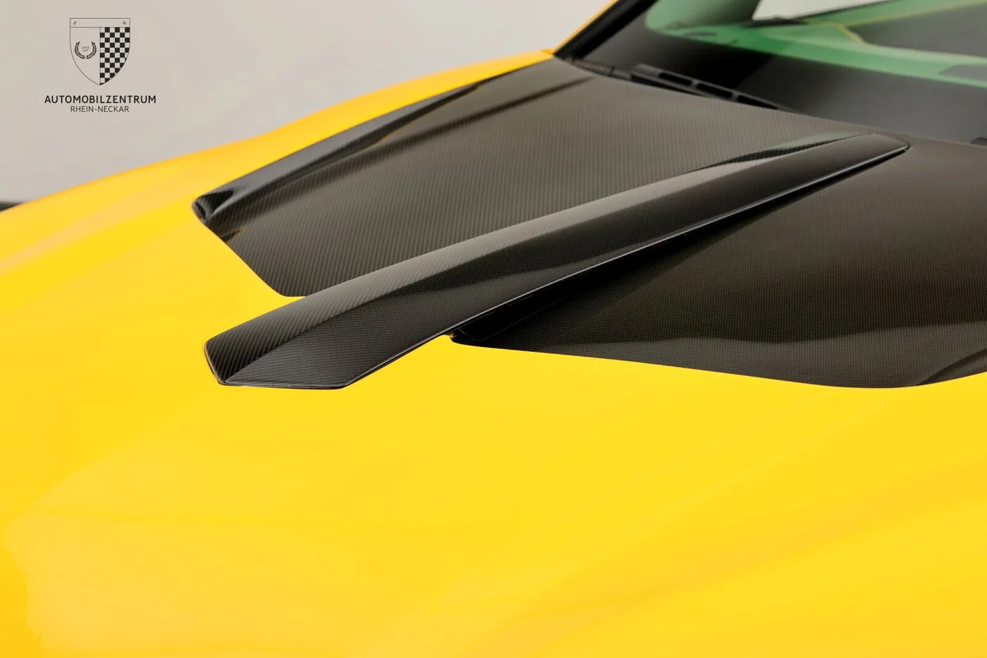 2021 Lamborghini Urus offered by a supercar dealer in Viernheim, Germany, photo 3 of 25
