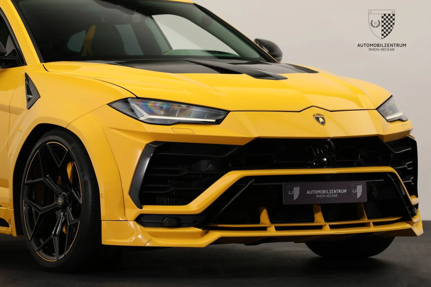 2021 Lamborghini Urus offered by a supercar dealer in Viernheim, Germany, photo 13 of 25