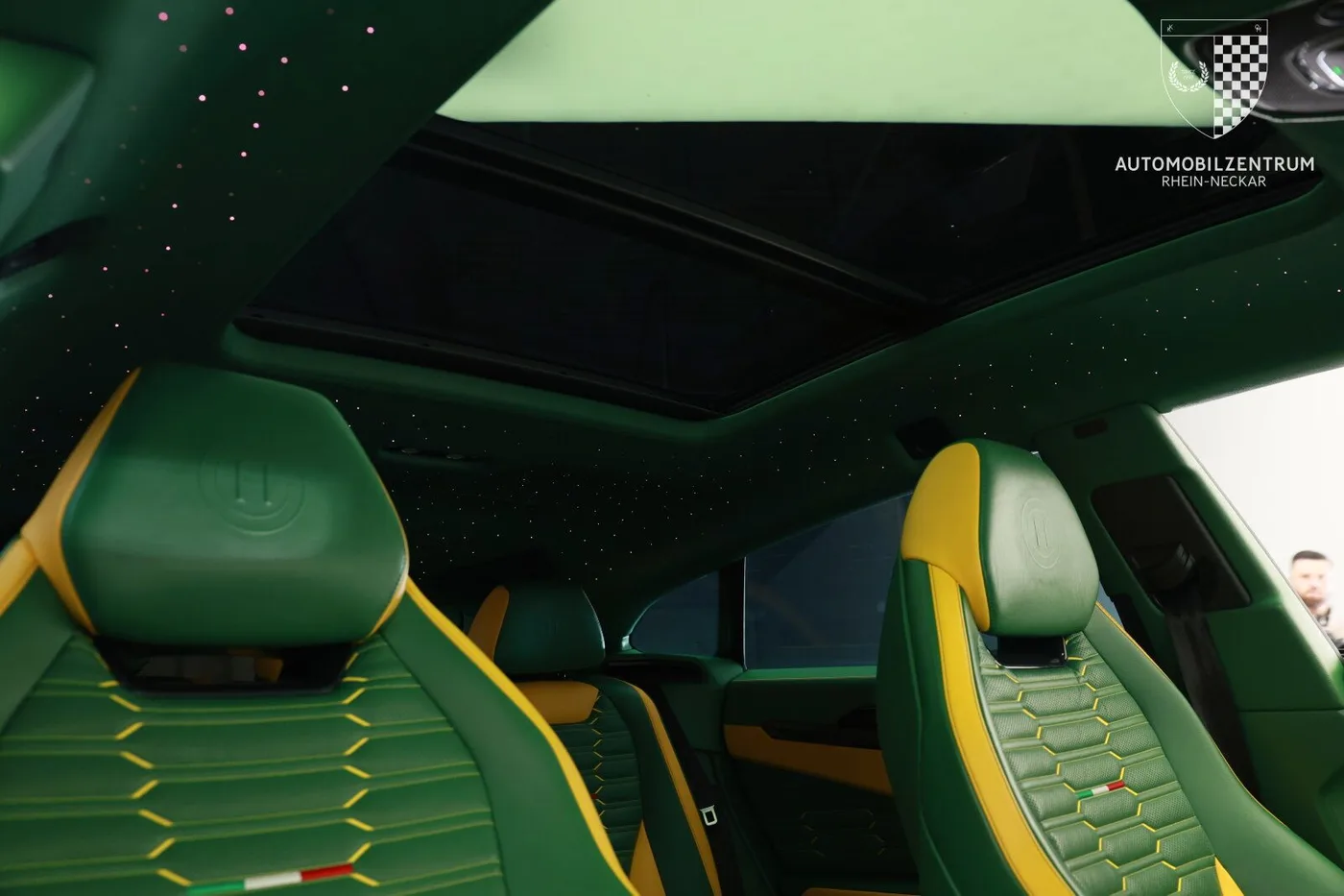 2021 Lamborghini Urus offered by a supercar dealer in Viernheim, Germany, photo 15 of 25