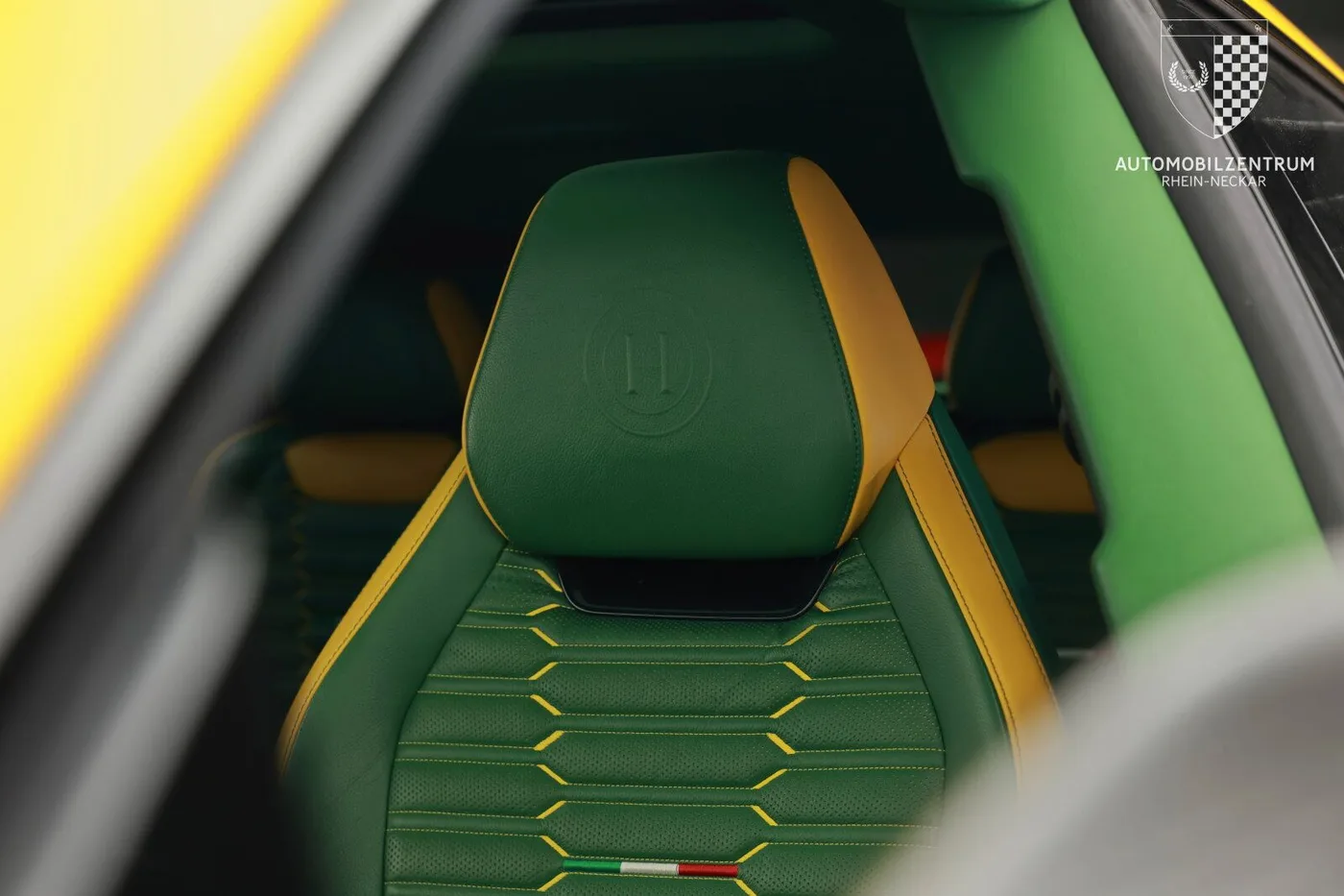 2021 Lamborghini Urus offered by a supercar dealer in Viernheim, Germany, photo 16 of 25