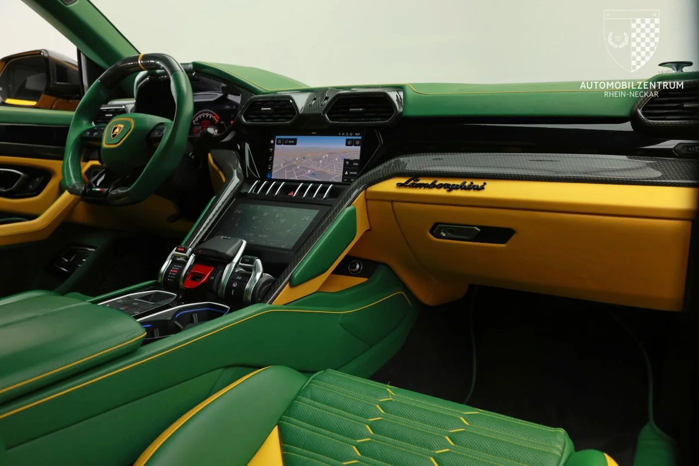 2021 Lamborghini Urus offered by a supercar dealer in Viernheim, Germany, photo 17 of 25