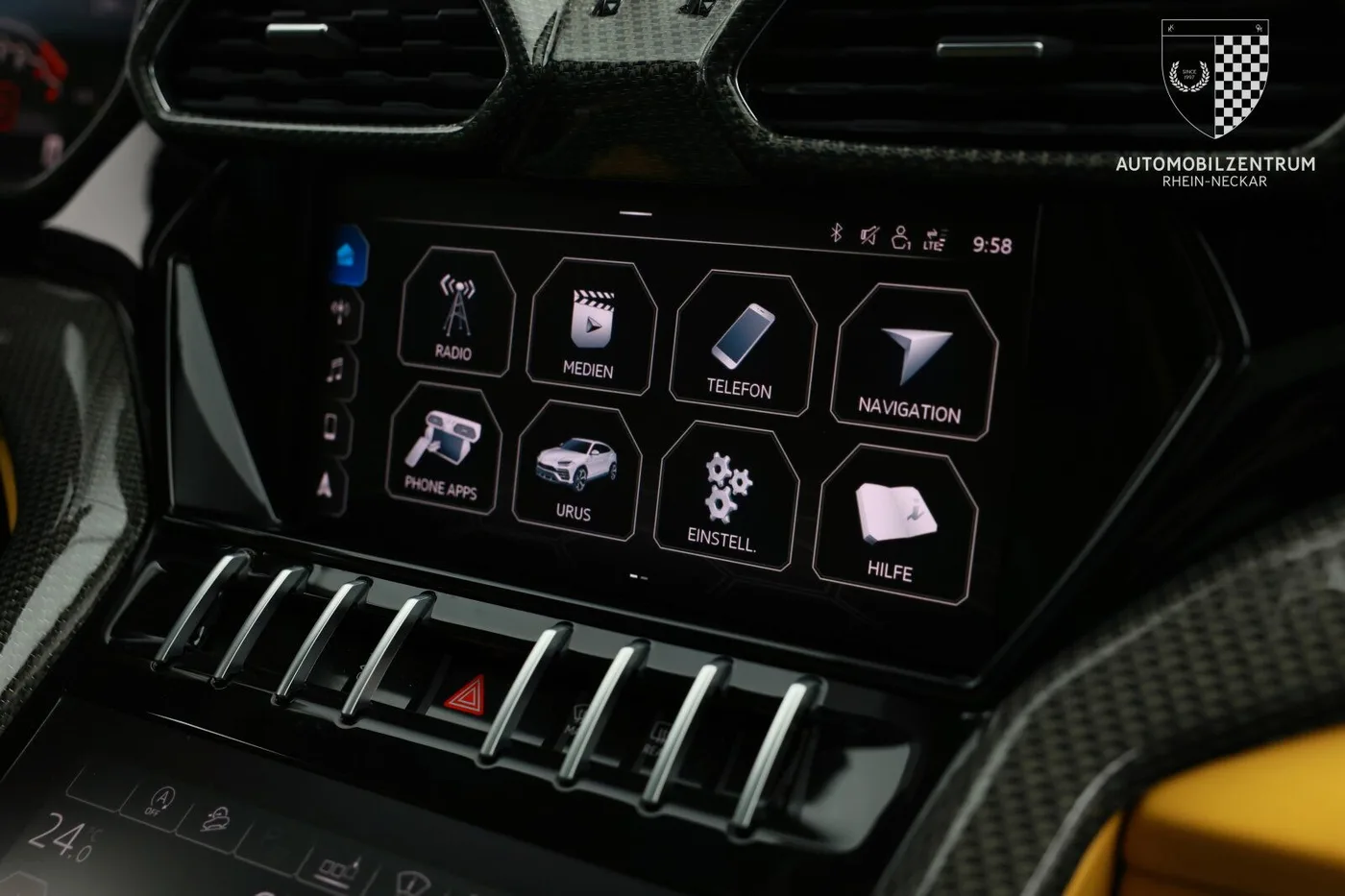 2021 Lamborghini Urus offered by a supercar dealer in Viernheim, Germany, photo 21 of 25