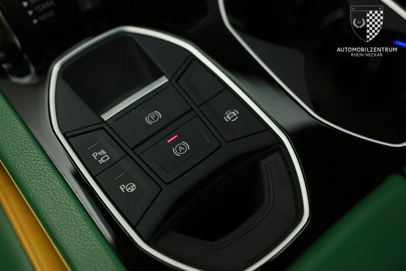2021 Lamborghini Urus offered by a supercar dealer in Viernheim, Germany, photo 25 of 25