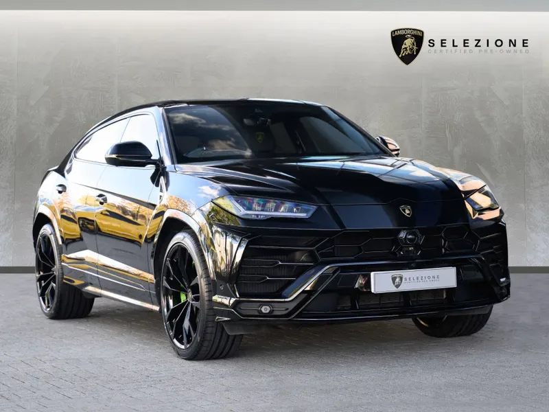 2021 Lamborghini Urus en un concesionario especializado de Mayfair, Reino Unido, foto principal