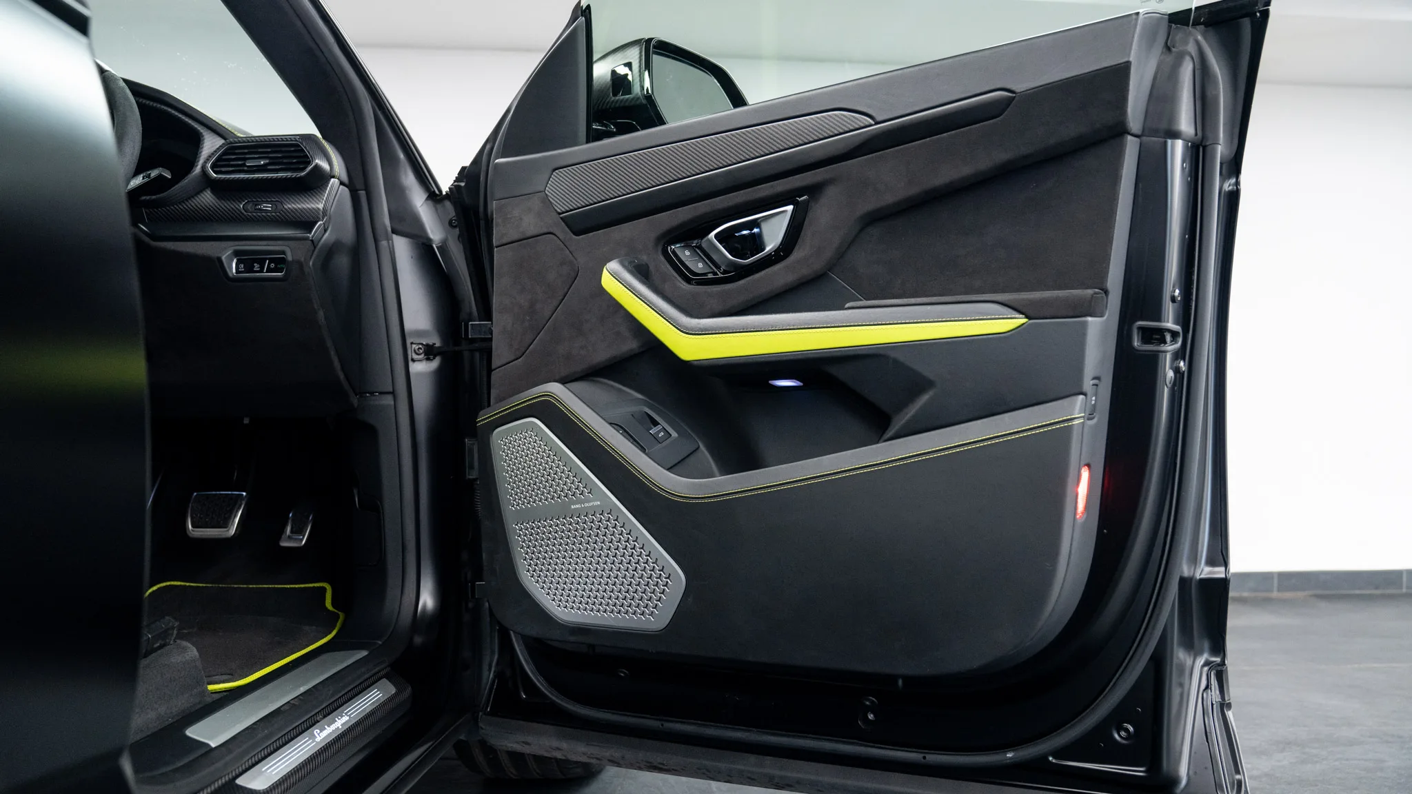 2021 Lamborghini Urus Graphite Capsule, Urban Automotive, 24/30