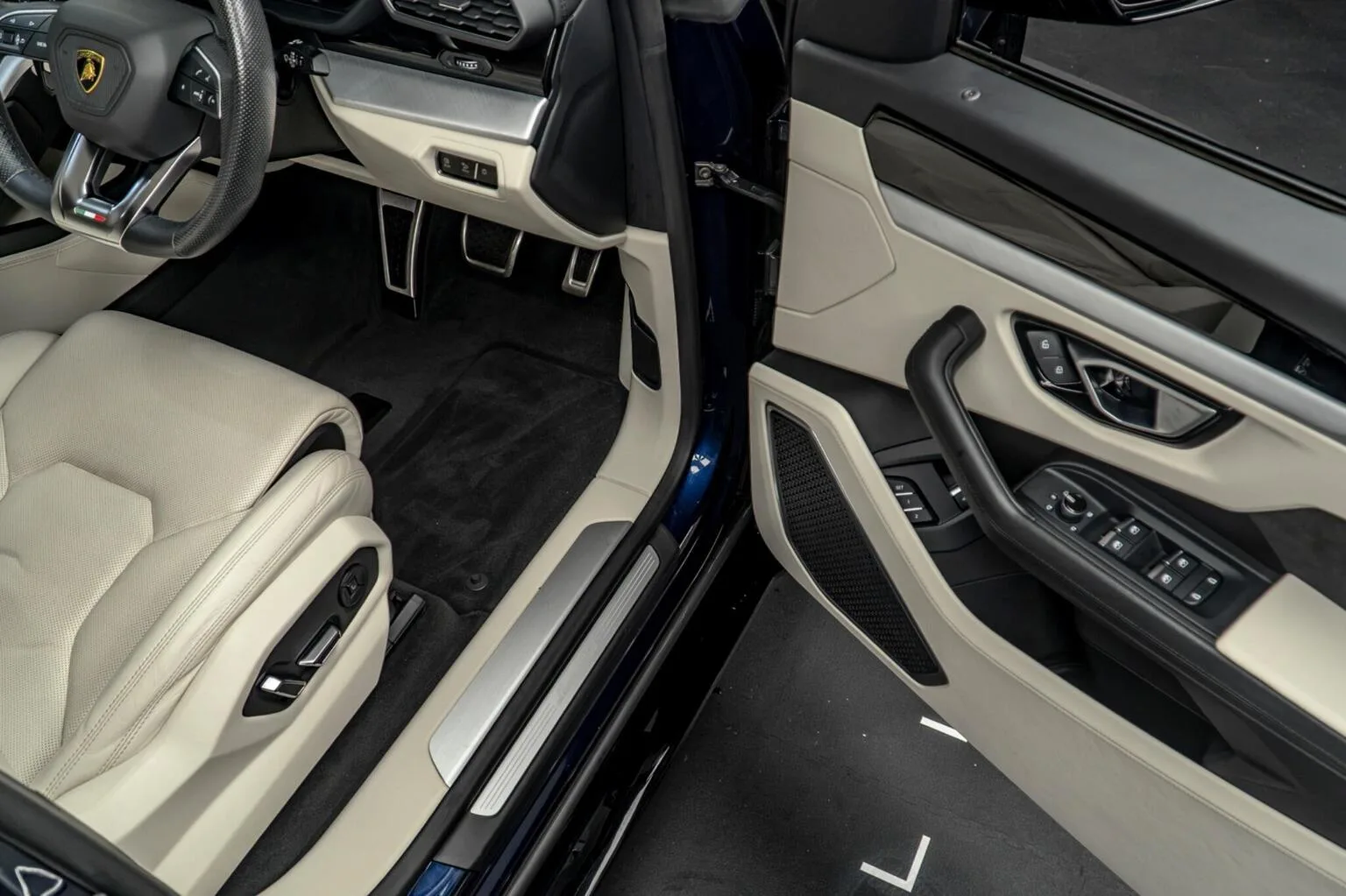2021 Lamborghini Urus, 29/30