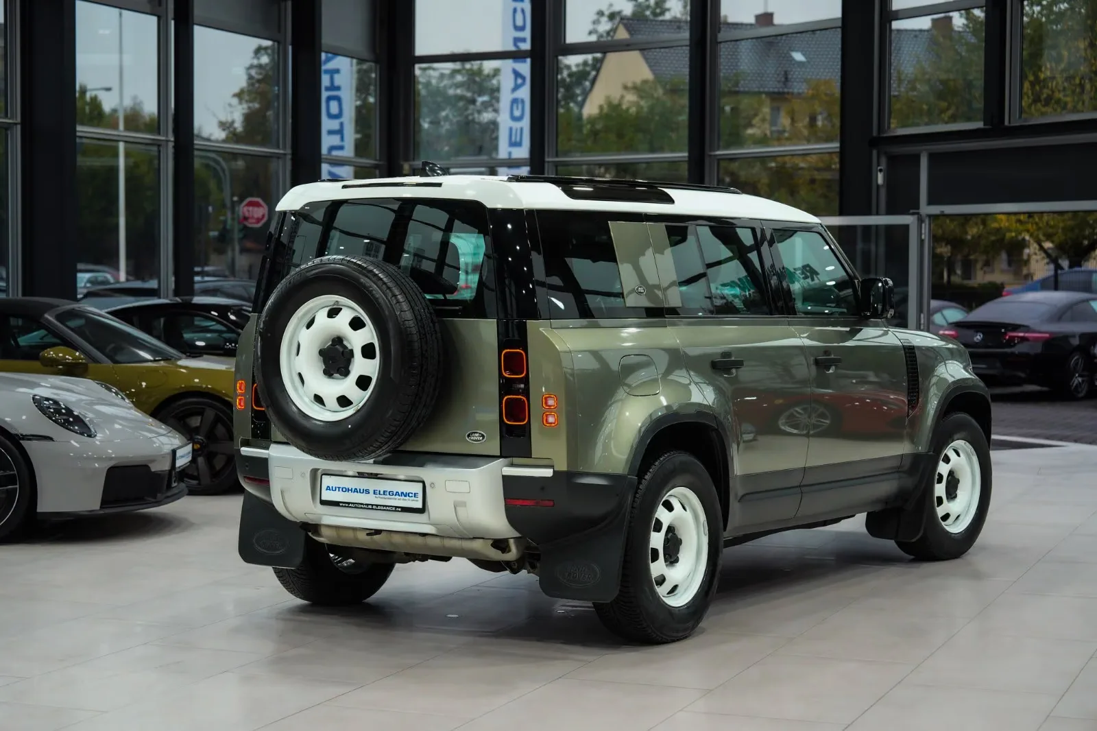 2021 Land Rover Defender 110 P300 S, 2/30