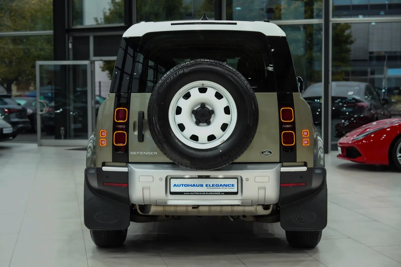 2021 Land Rover Defender 110 P300 S, 5/30
